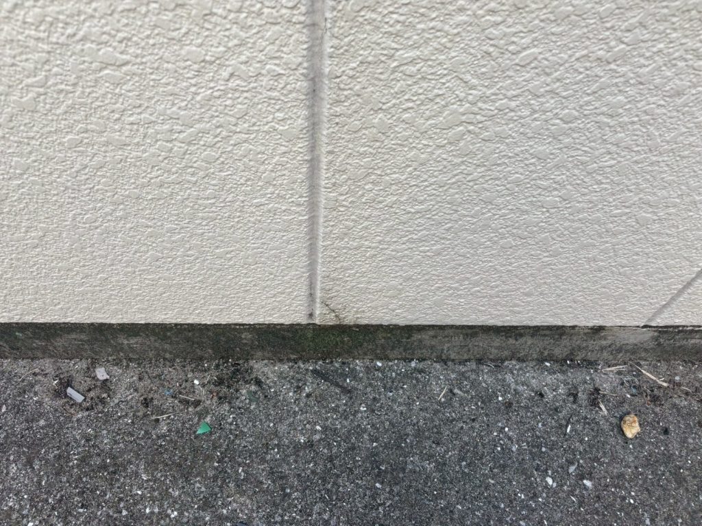 外壁下端の黒ずみ